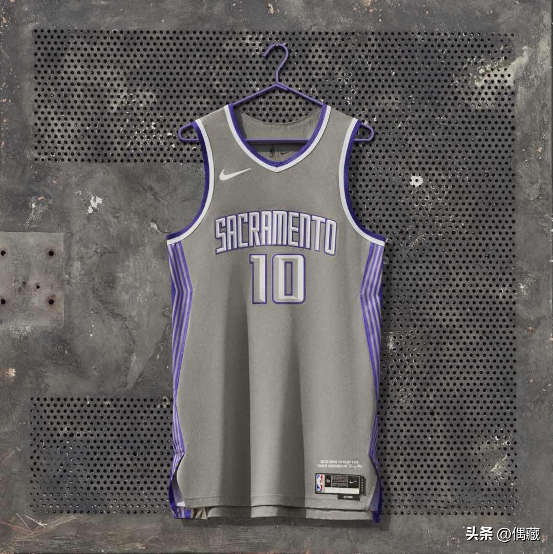 限量7张！TheDugout上架C罗超大幅签名海报