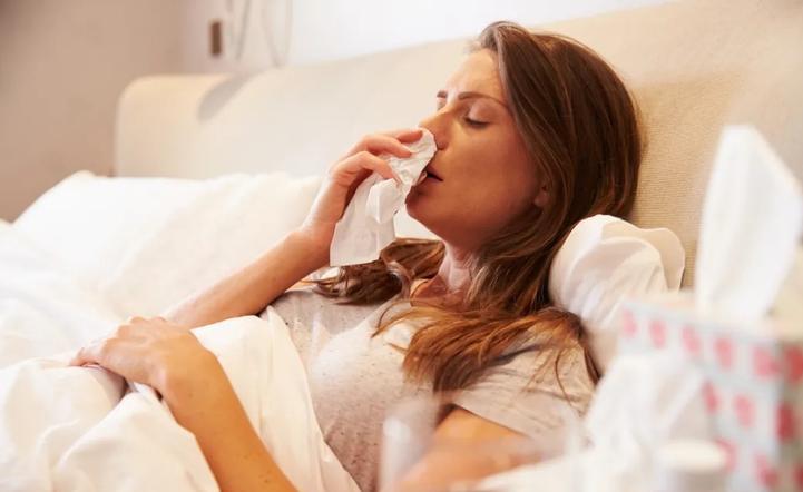 人发烧时可以吃鸡蛋吗,发烧时吃鸡蛋牛奶可以吗