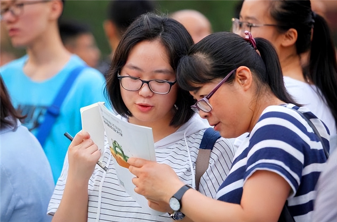 高考志愿如何选择女生适合的专业,高考填报志愿女生选择什么专业好