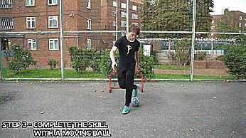 花式足球空中转圈技巧,简单实用的足球花式技巧