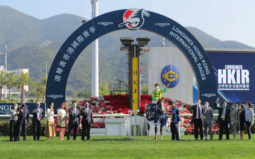 2400万港元香港短途锦标四马连撞，香港代表赛驹“显心星”夺冠