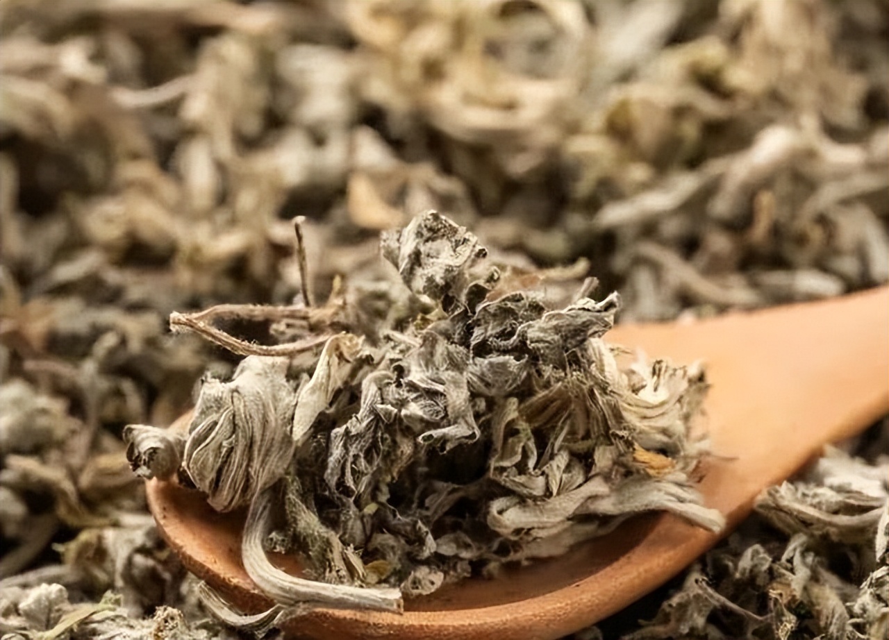 艾叶泡脚一个月会怎么样,艾叶泡脚有什么作用多久能见效