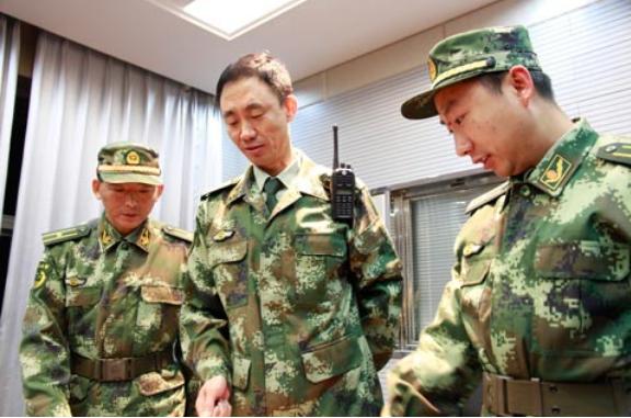 警察*底卧**做黑帮老大，上电视后被妻嘲笑，儿子：不想做你这种军人