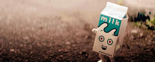 喝牛奶最佳时间喝什么奶,正确喝牛奶最佳时间