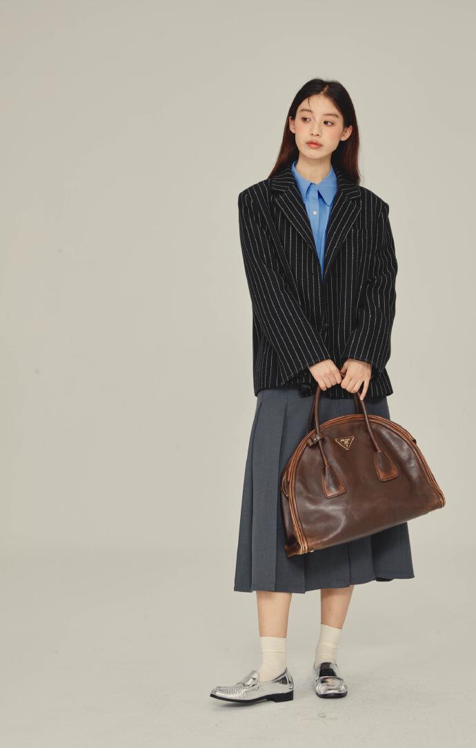 秋冬的洋气感穿搭一定少不了灰色,解锁灰色系高级穿搭穿出高级感