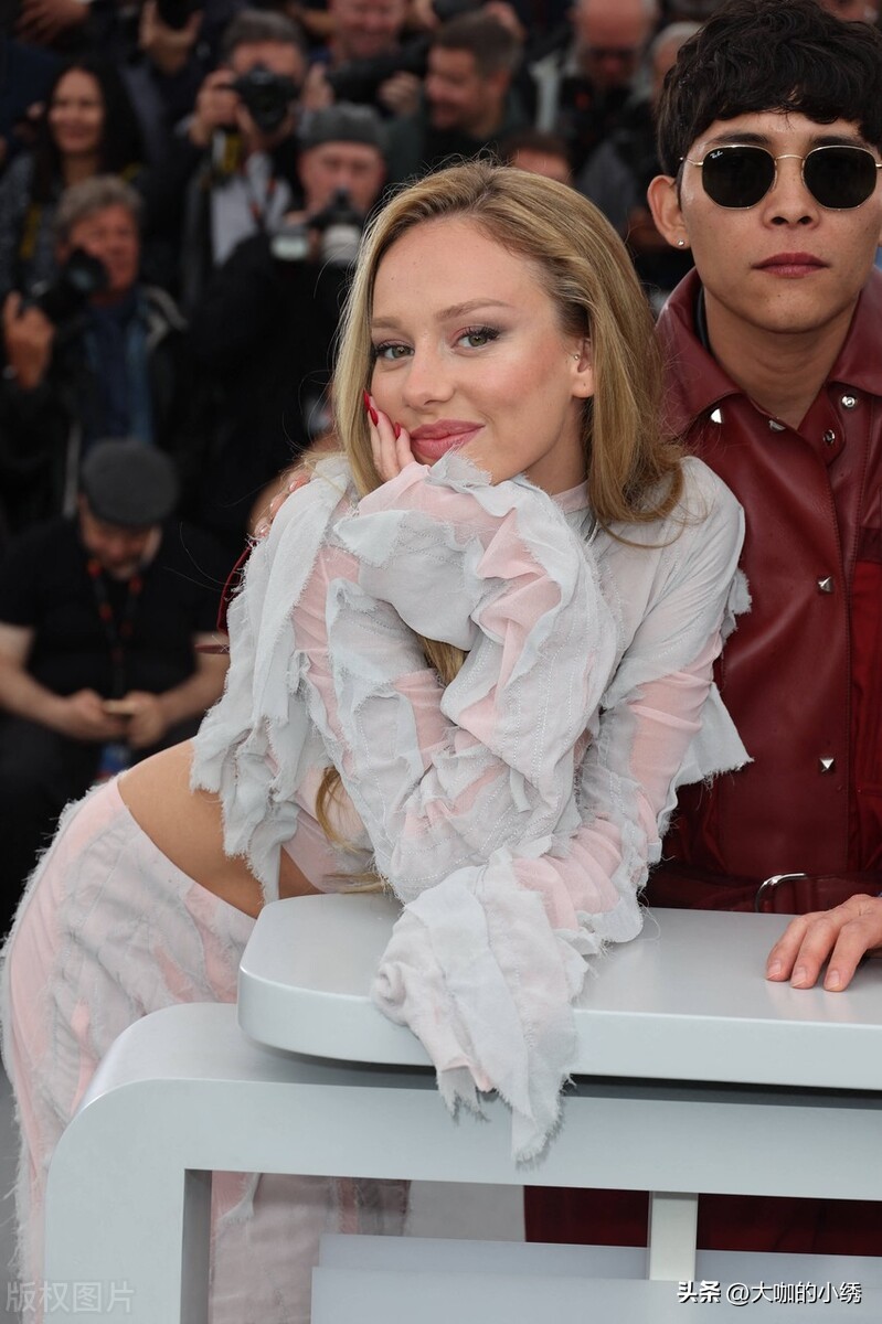 西班牙女星穿半身裙直播,西班牙女郎穿的裙子