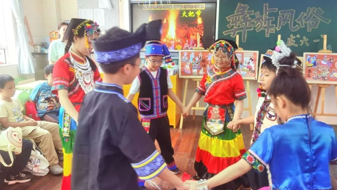 首届56个民族服饰创意大赛,五十六个民族服饰展介绍