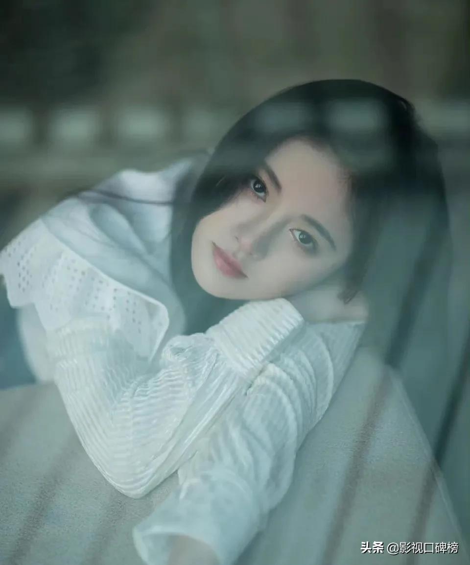 鞠婧祎回到snh48看林思意后演出,鞠婧祎看林思意毕业公演reaction