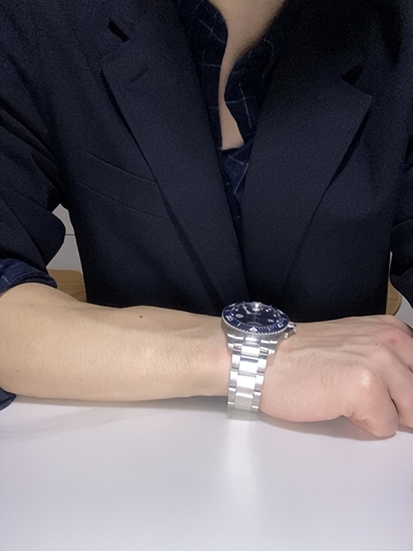 名士和康斯登手表哪个好,东方星名士与浪琴康卡斯