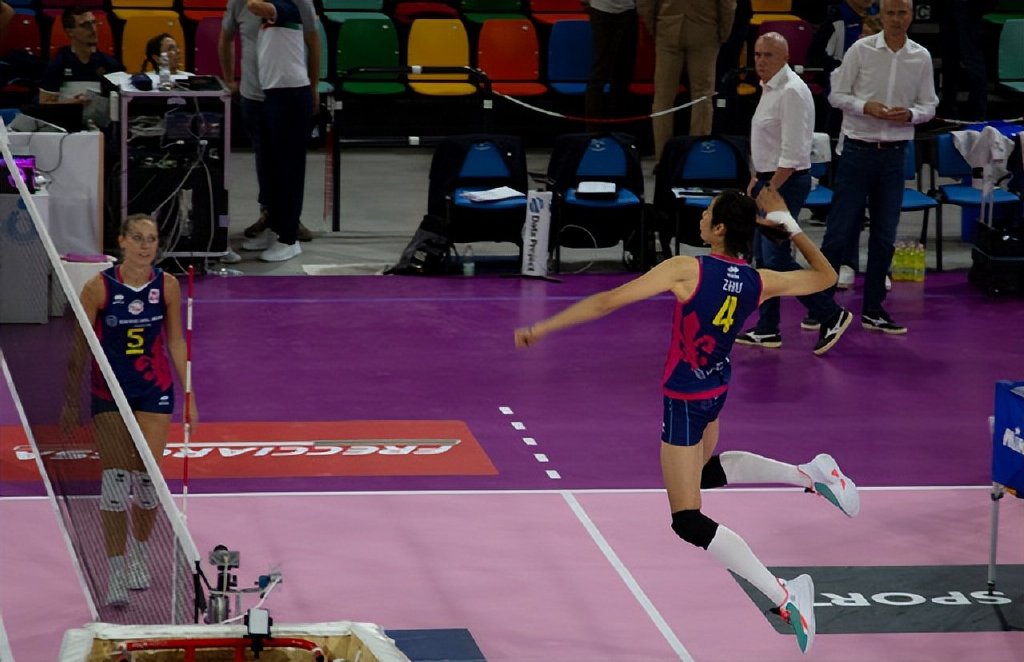 朱婷曾春蕾最新消息,朱婷曾春蕾刘晓彤