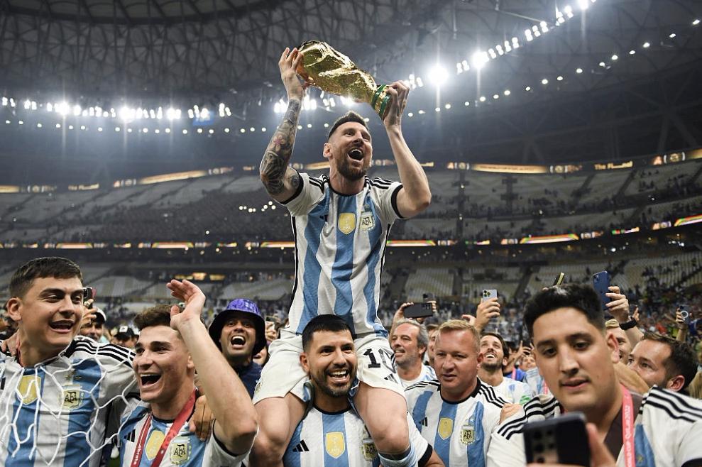 梅西转场视频导入,一代足坛传奇梅西就此落幕