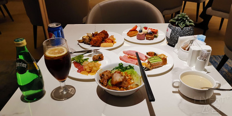 南宁鑫伟万豪酒店离南宁站多远,南宁鑫伟万豪酒店房间内容