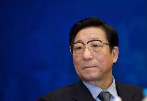 *镕基朱**公正廉洁铁面无私,幼年时失去双亲成孤儿,直言不怕得罪人