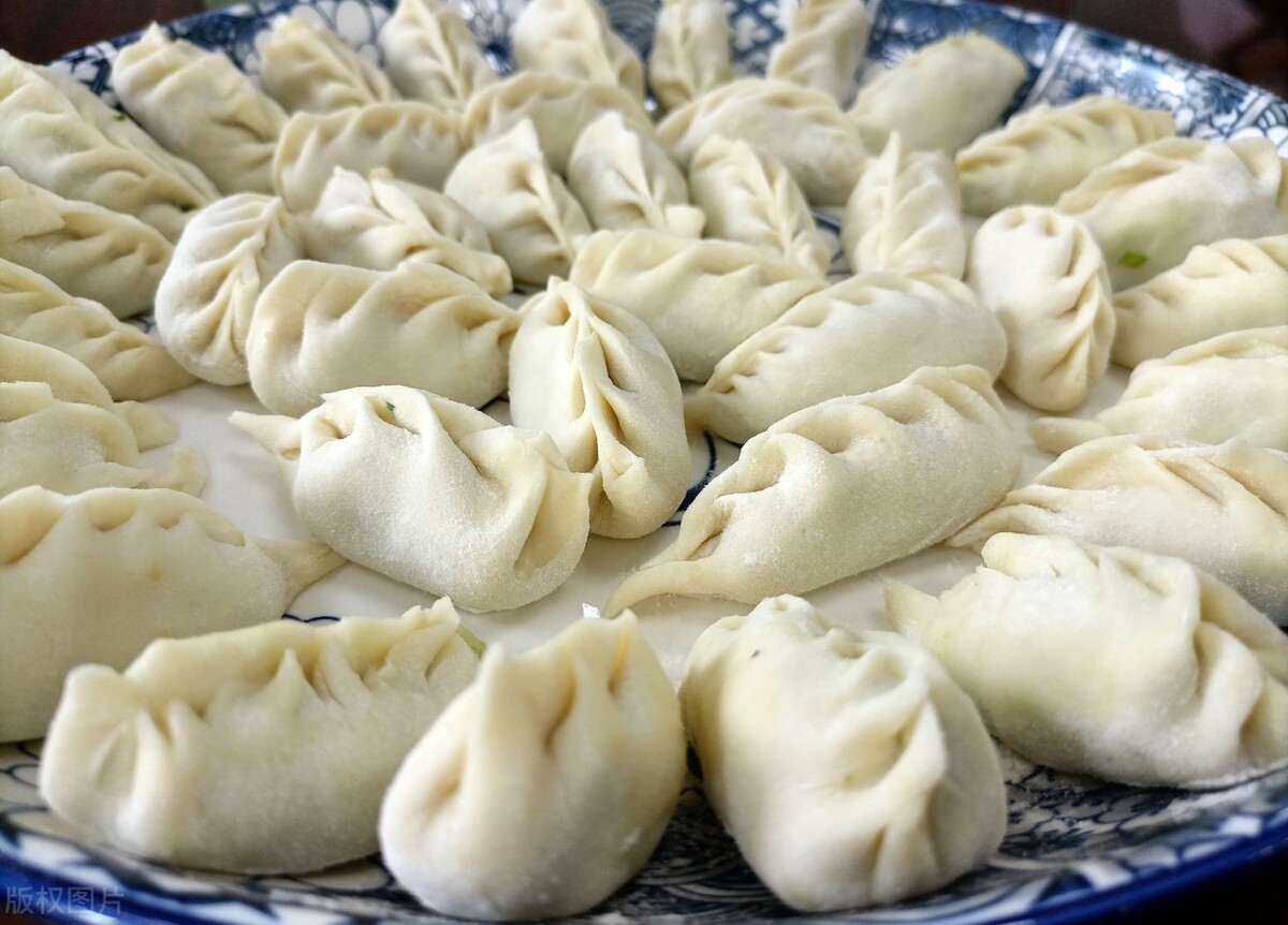 足球也发扬“有钱没钱，回家过年！”精神，谁家过年不吃顿饺子！