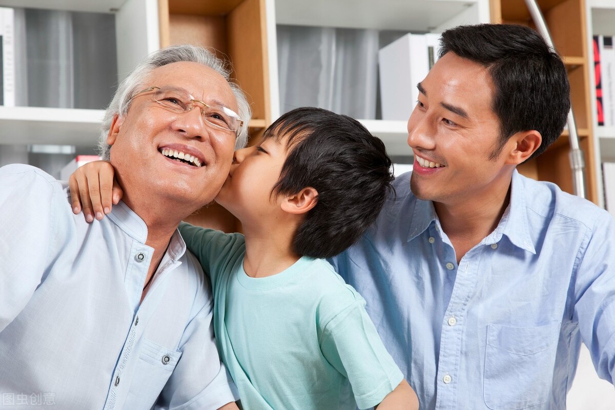 中年男人抱怨父母老婆该怎么安慰,中年爸爸的无奈