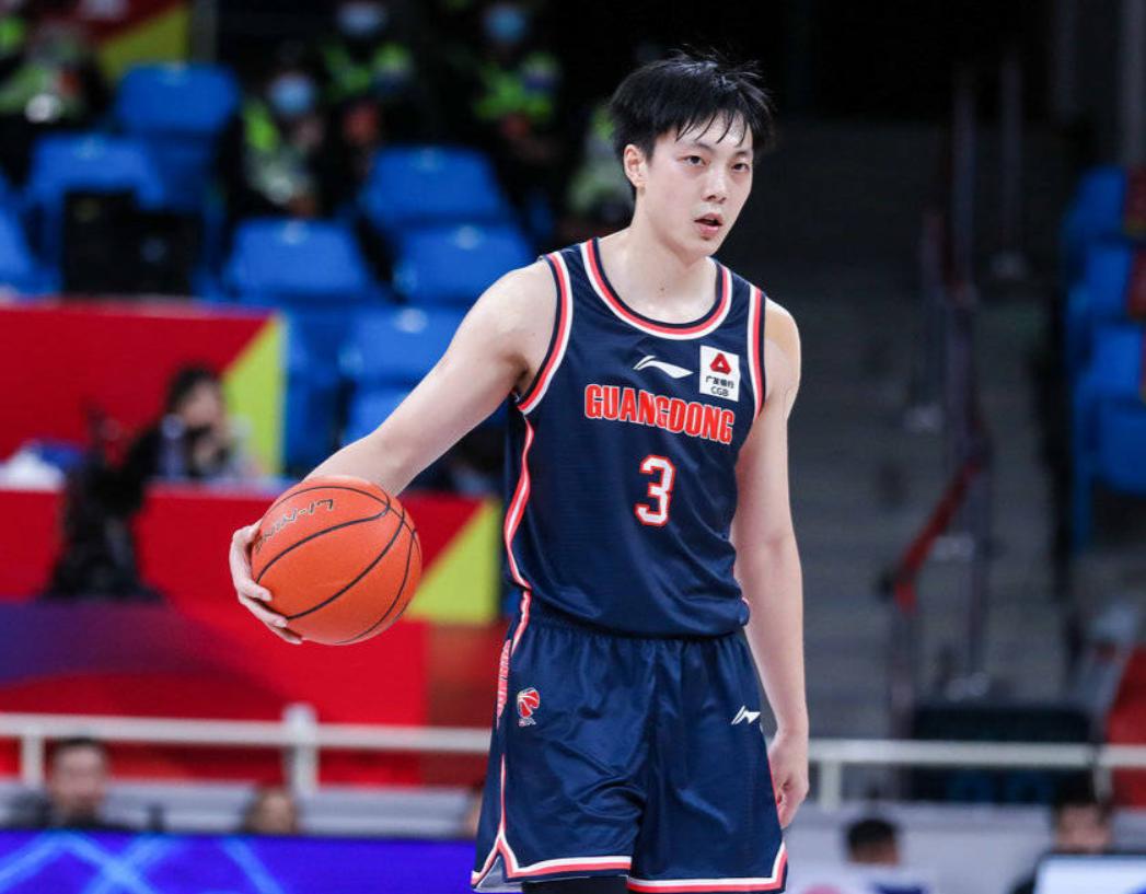 杜锋不满贾昊垫脚马尚:怒喷裁判被吹夺权退场前还指着技术台