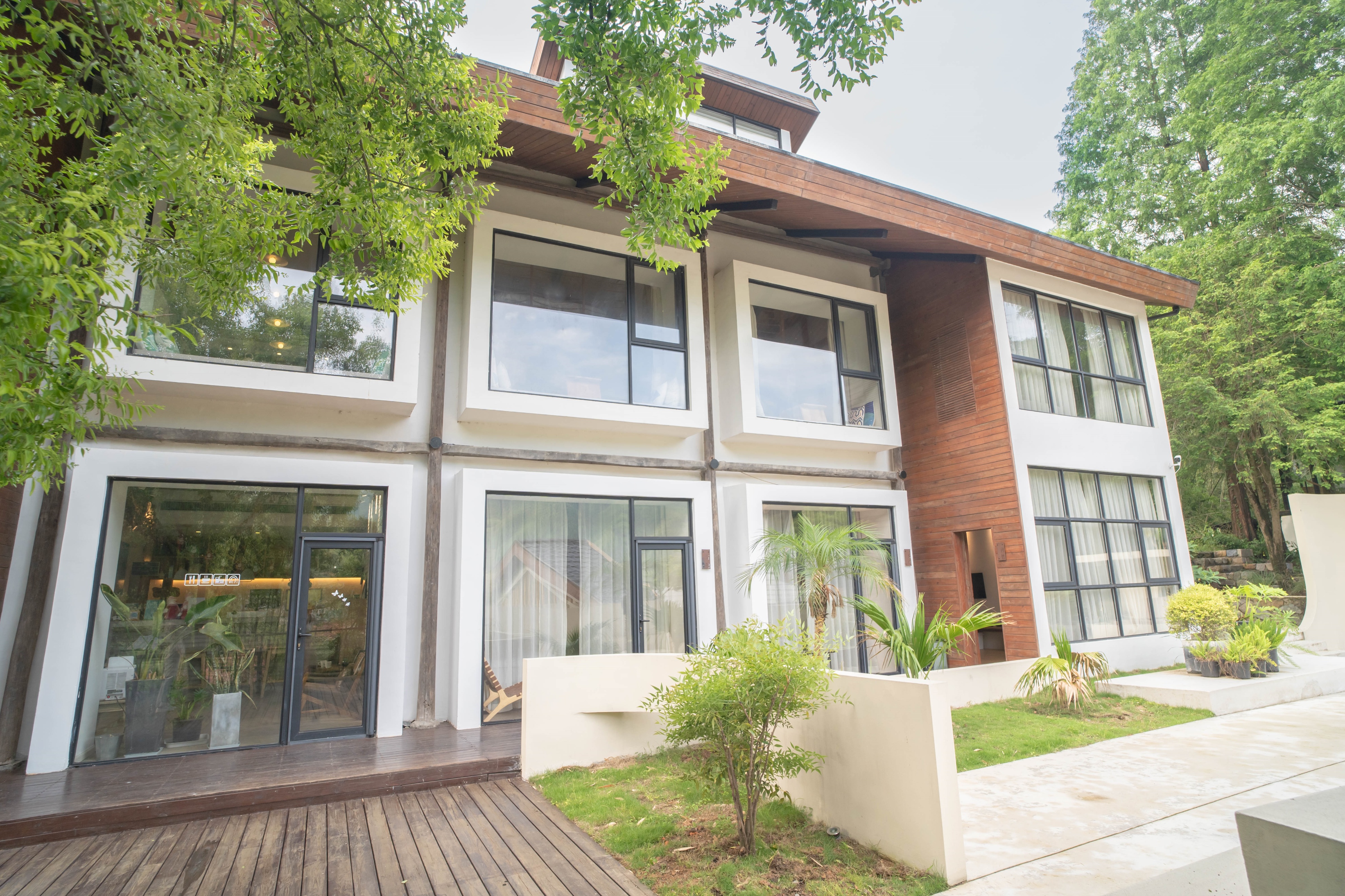 在山林间泡温泉,山林温泉