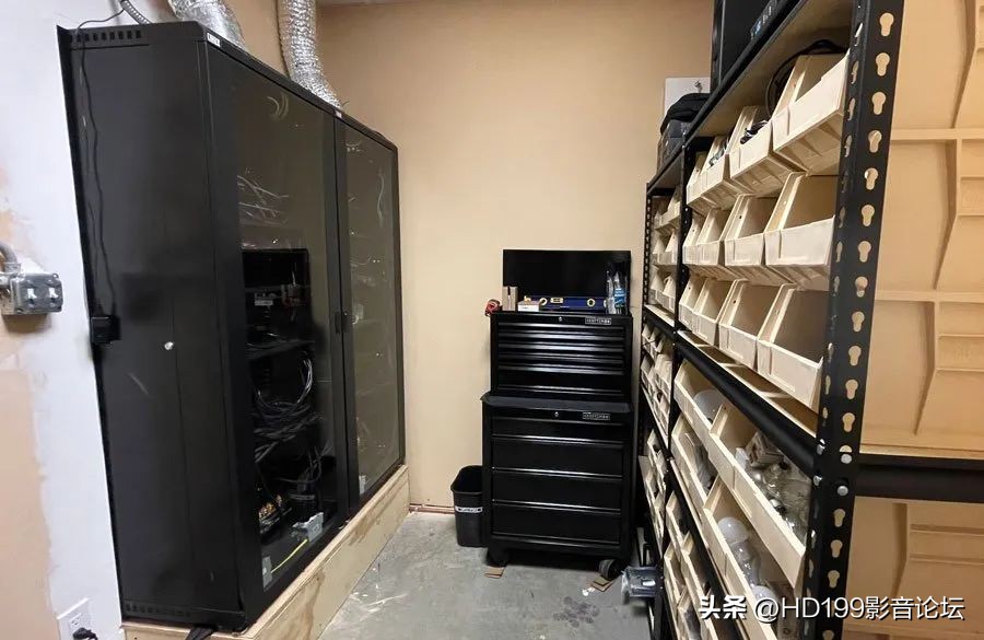 AVS论坛12月最佳家庭影院—MarkLeBlanc的7.2.4影院