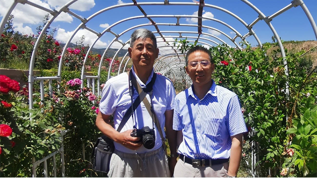 常觅春归不知处花田此地得逢君：栖云田园小镇·花间集