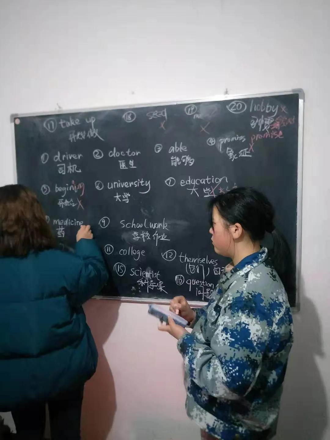 《贵州厚德心理咨询部》–––专业从事7-17周岁的叛逆孩子