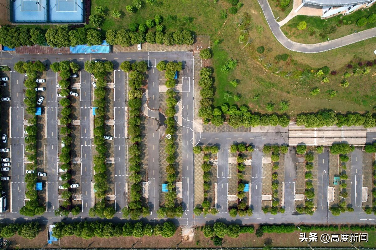 江西省奥体中心停车场变驾校遭质疑，回应：场地用途应与体育相关