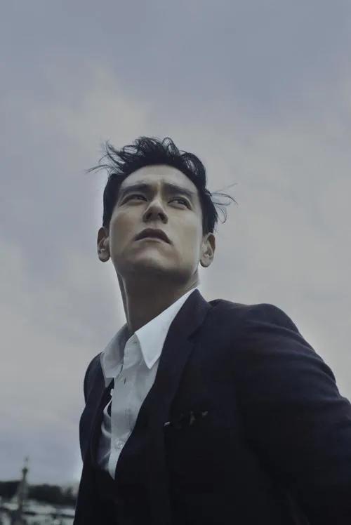 超清彭于晏健身图片,明星腹肌照前100名