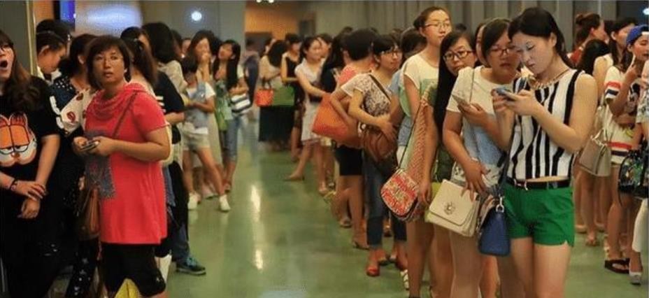 横店女群演真实处境可怜,横店群演泛滥的人