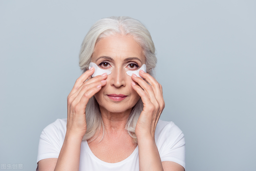 美容护肤去眼袋最有效的方法,老年人的眼袋去掉小妙招