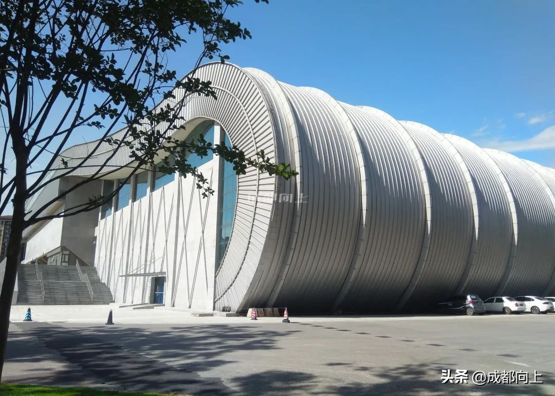 被吹爆的成都国际城南，居然没有拿得出手的体育场馆？