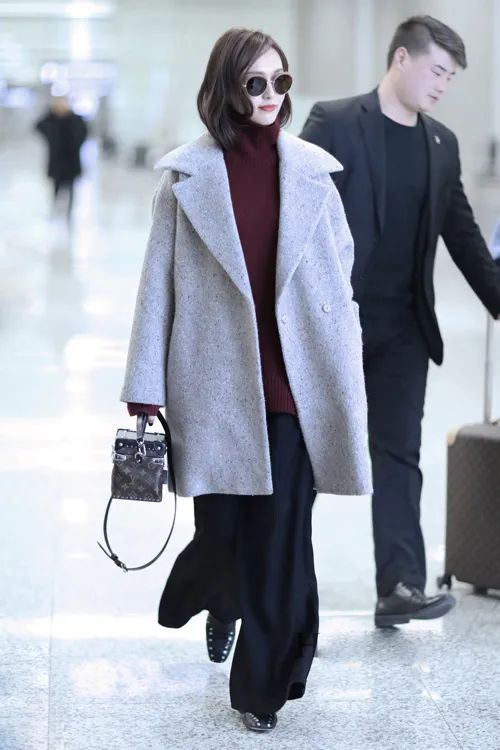 唐嫣在机场时背的焦糖色包,唐嫣曾经用过哪些包包