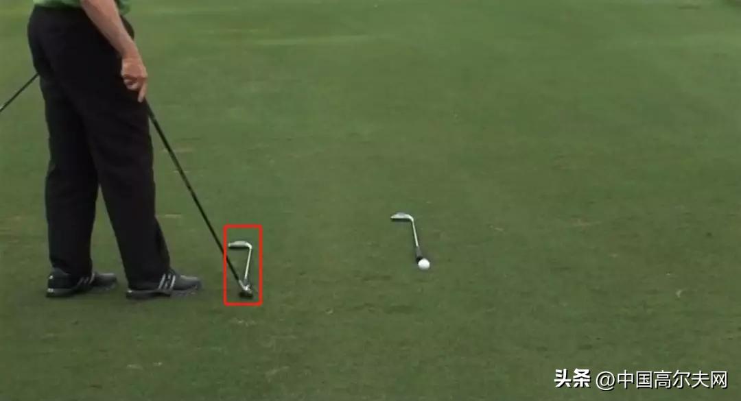 挥杆过程中下半身的正确打开方式,整个挥杆过程都要保持握杆的力度