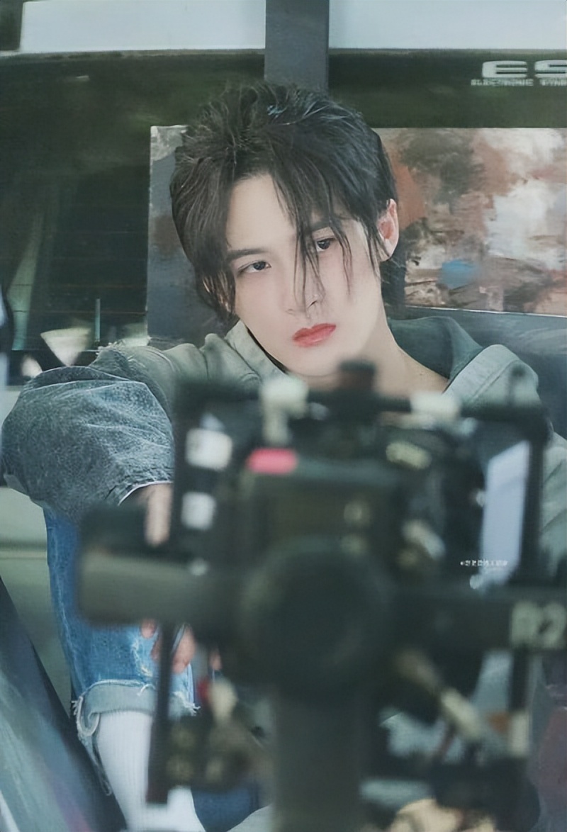 檀健次学迈克尔杰克逊顶胯,檀健次偶像是迈克尔杰克逊吗