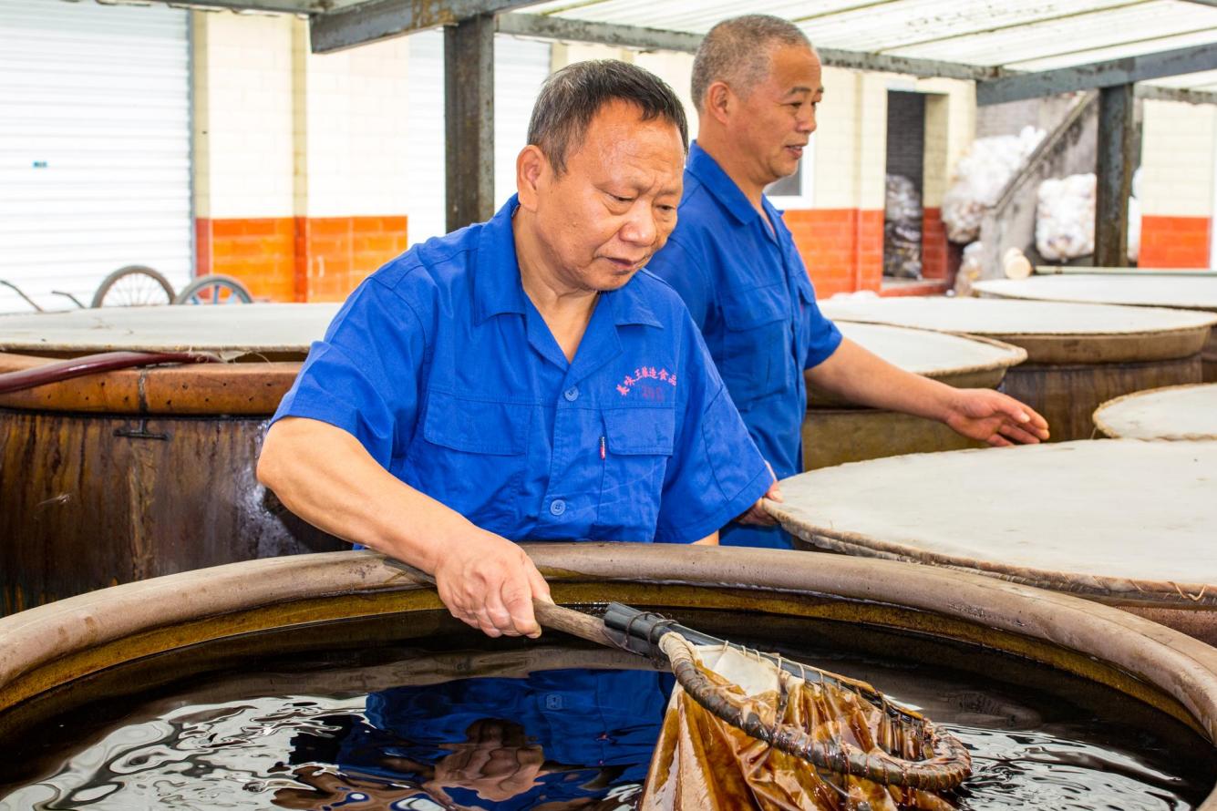 手工定制衣服的魅力,手工制作感受传统工艺的魅力
