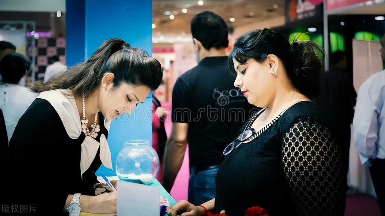 做化妆品生意赚钱案例分享,卖化妆品竟能做到年赚千万的秘密