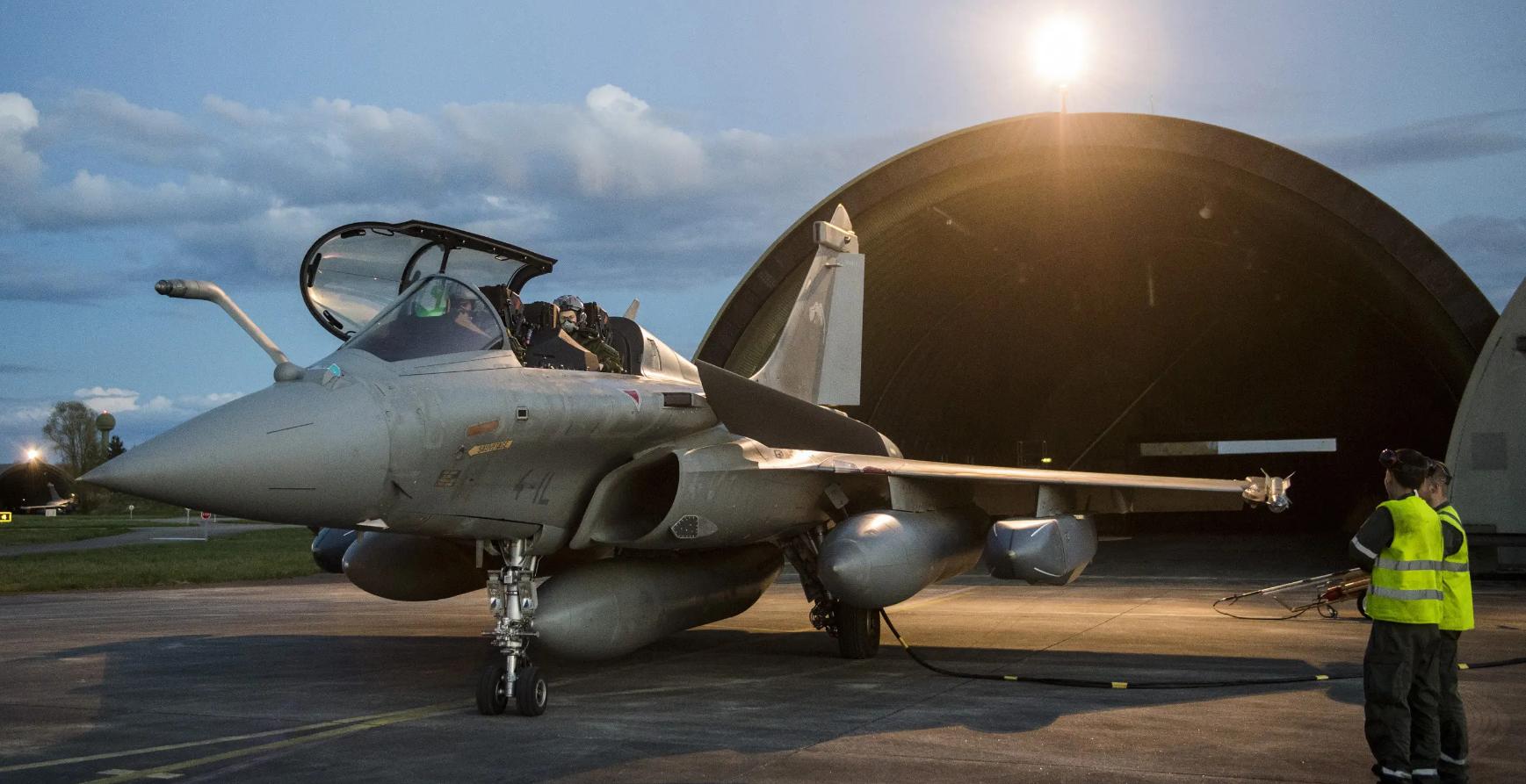 法国阵风和歼10c性能对比 (阵风战斗机和歼10c谁更胜一筹)