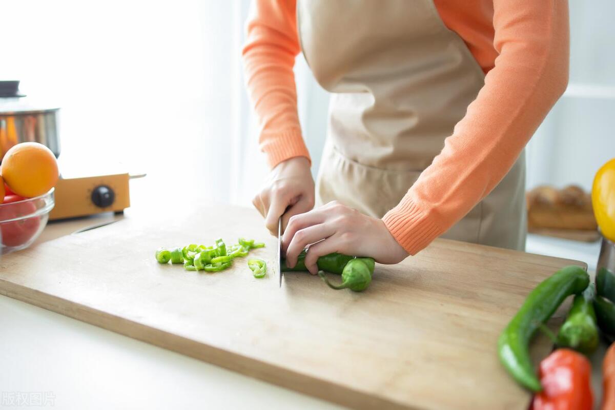 技校什么专业最赚钱且适合女生,技校中专十大吃香专业女生