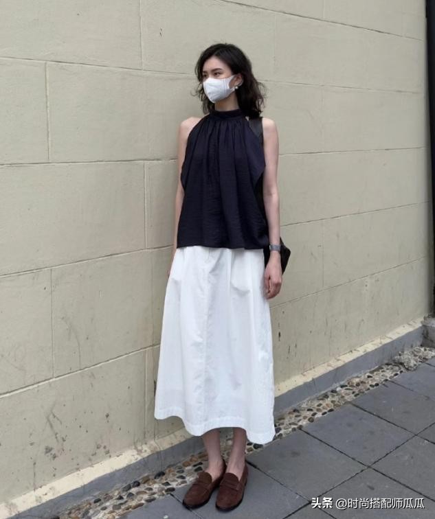比运动鞋百搭、比小白鞋时髦，今夏“乐福鞋”火了！这样搭真高级