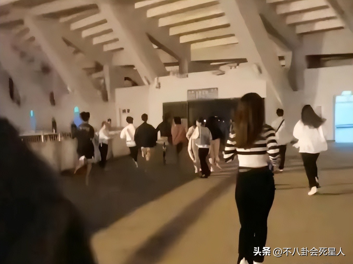 张韶涵现场完整版汪峰评价,张韶涵演唱会上座率合肥