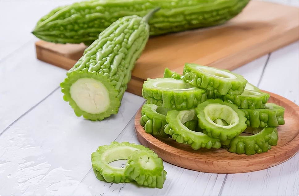 男人50岁后，活得是“精神气”，多喝5款“软黄金”，或更有魅力