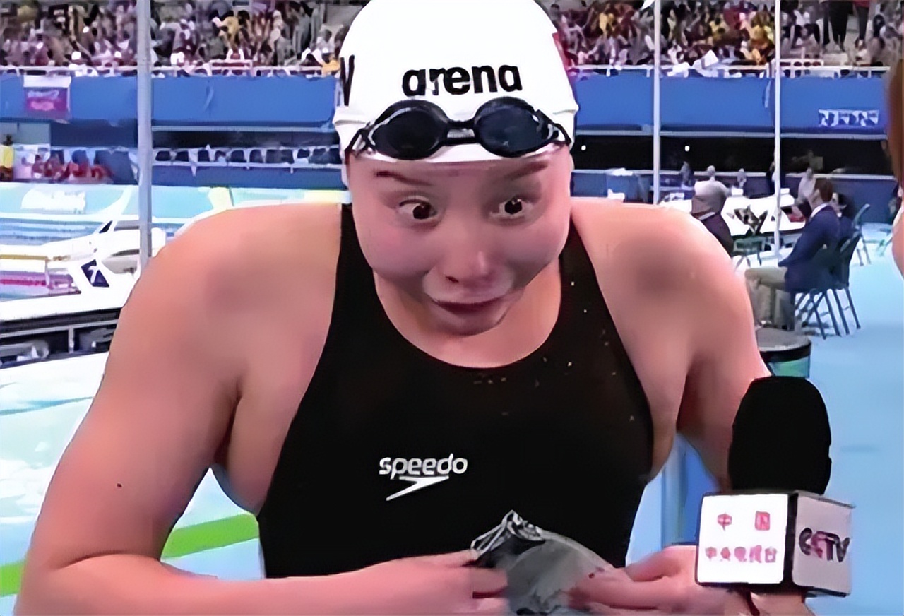 女运动员赛场上痛苦哭,女运动员痛苦哭