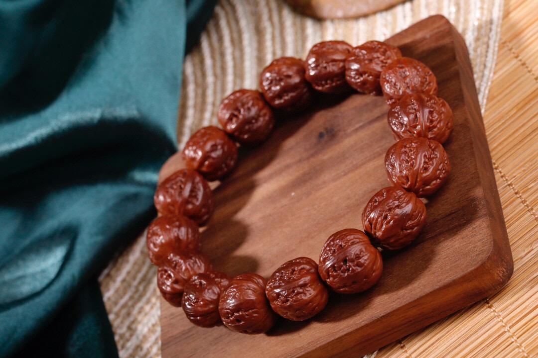 买文玩官帽的注意什么,买文玩手串怎么避免假货