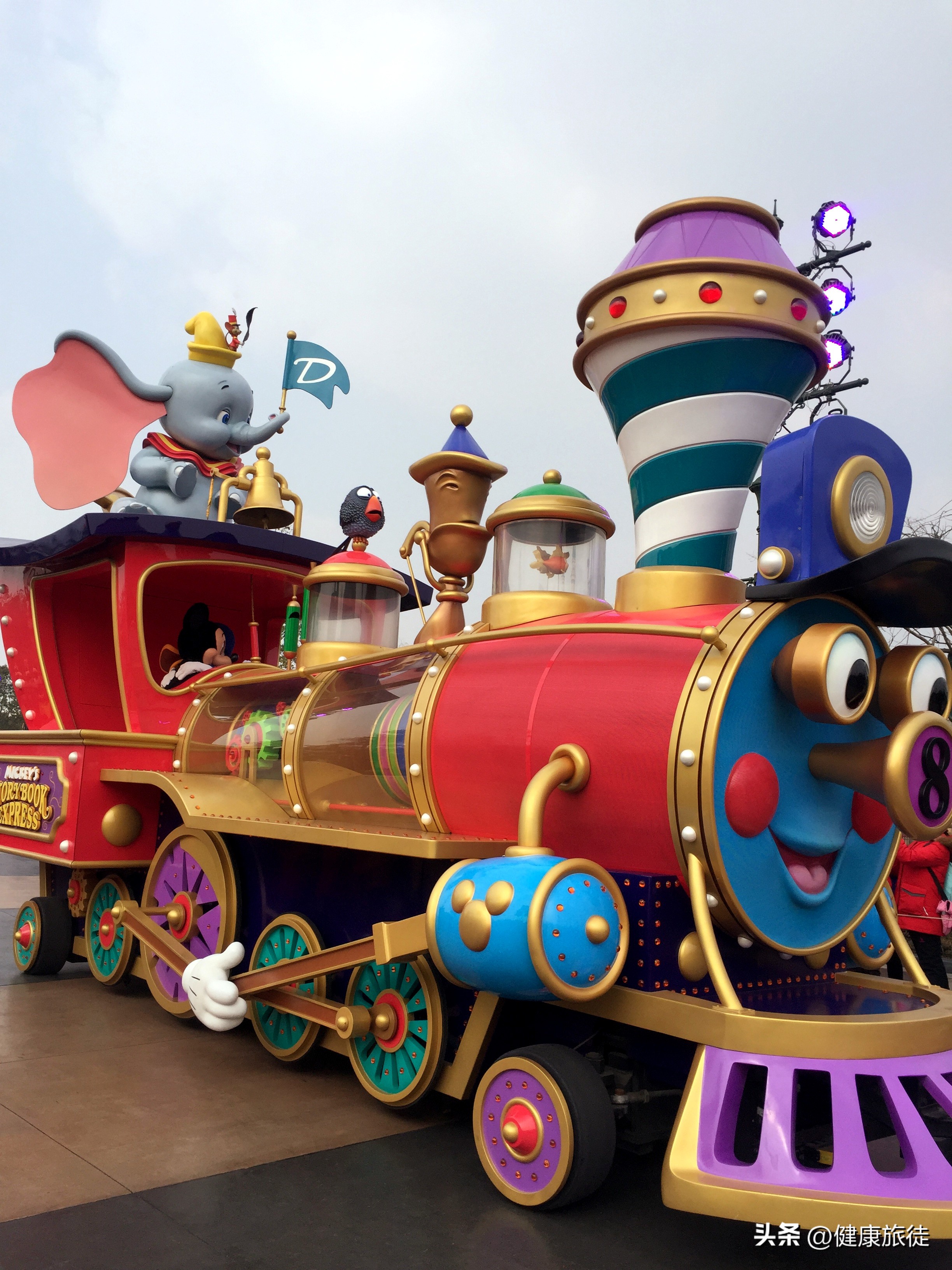 上海迪士尼乐园夏日狂欢盛宴,上海迪士尼乐园七大主题乐园介绍