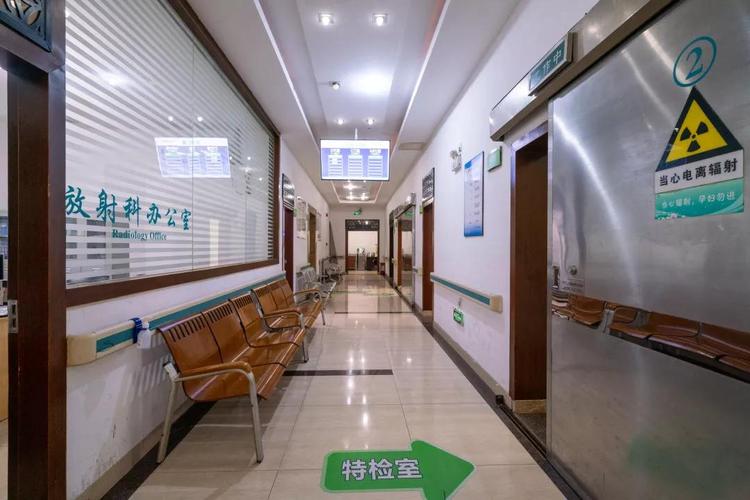 精神病患者进精神病院里会怎样,精神病院轻症关封闭病房犯法吗