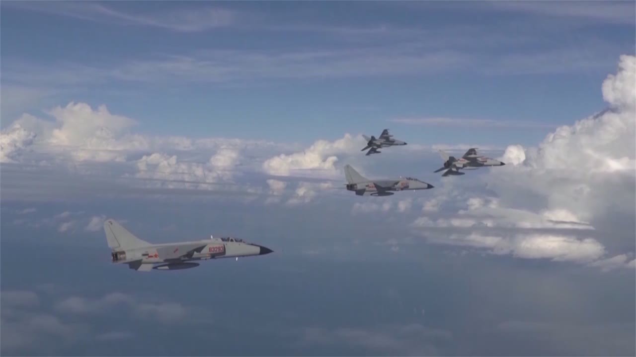 日本高层的专机飞向中国！多条讯息发布，中日关系有看点有难点