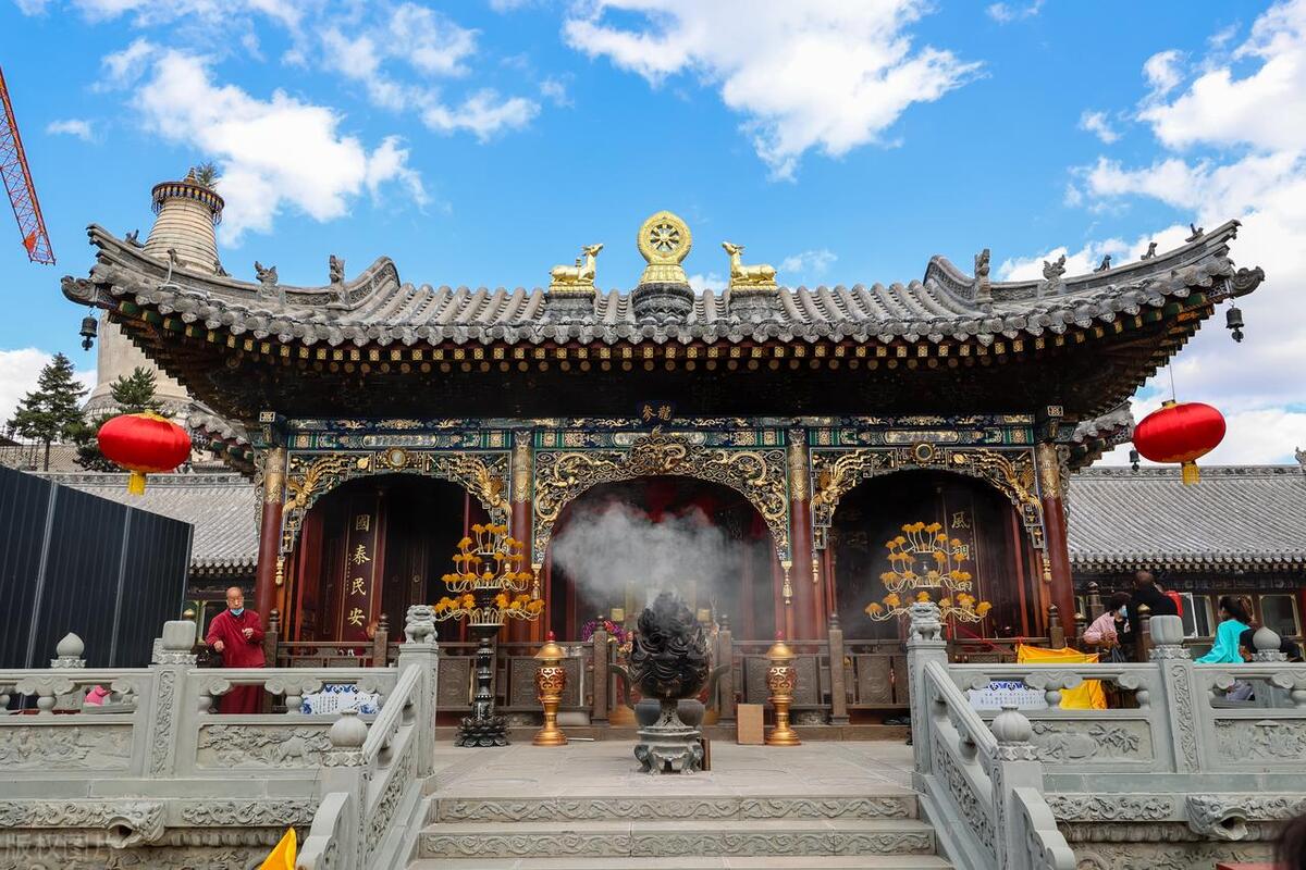 五台山一日游黛螺顶和五爷庙,来到五台山景区佛华山庄五爷庙