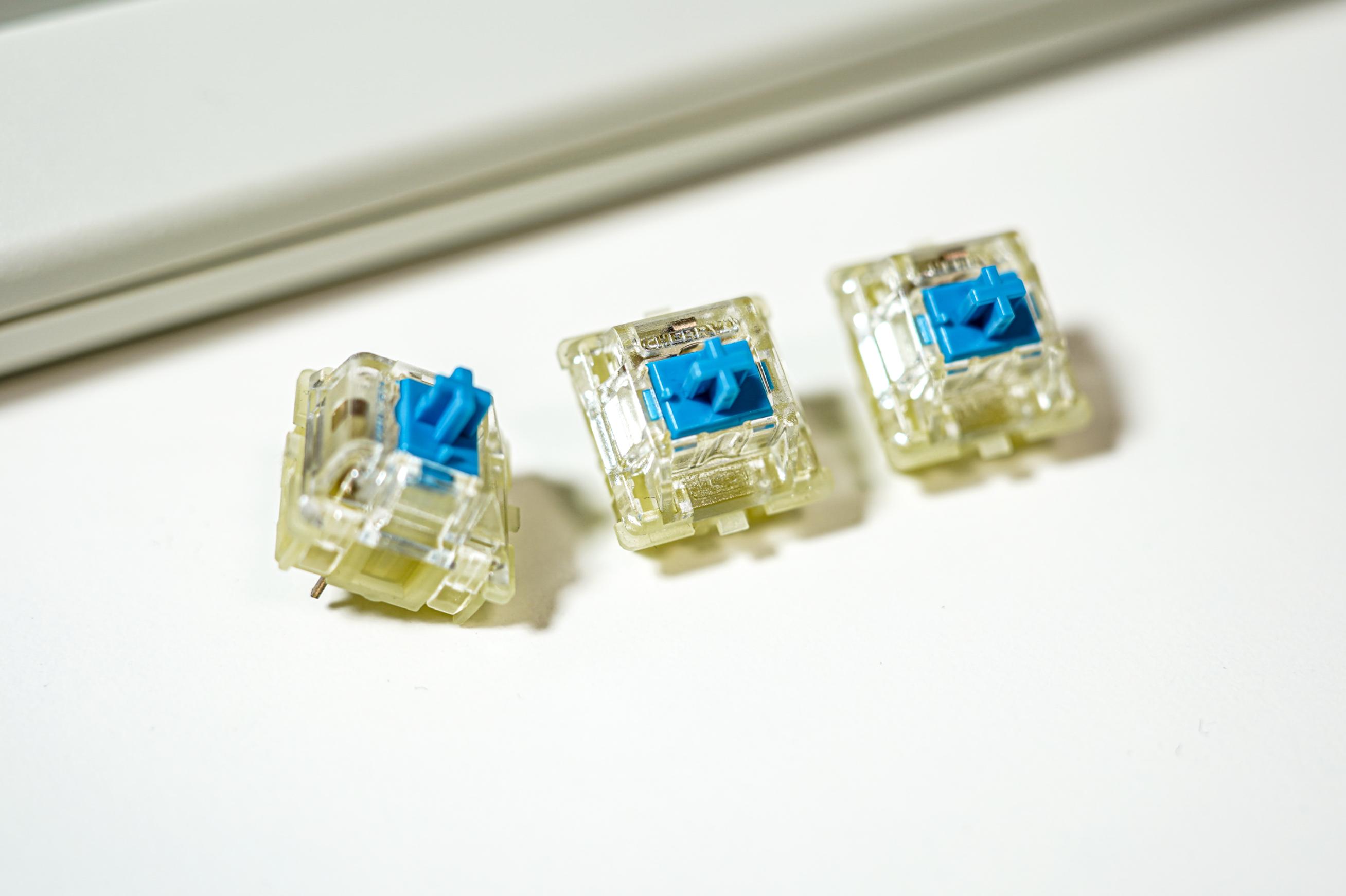 cherry轴入门机械键盘推荐,cherry键盘银轴和茶轴对比