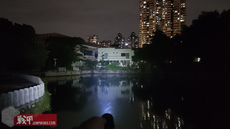 纳丽德手电筒p84充电的时候会亮不,纳丽德p84和p82哪个更值得入手