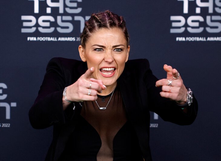 摩根世界杯梅西,梅西黑袍领奖视频