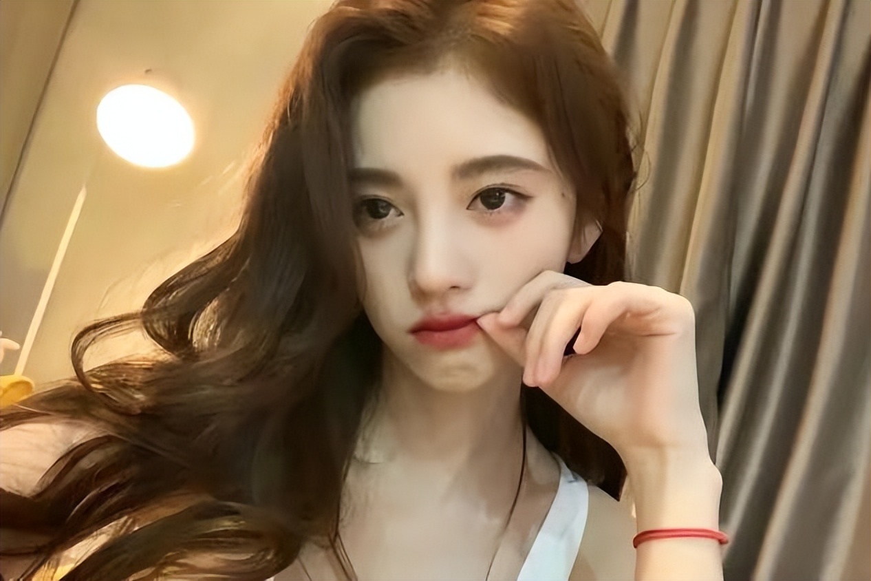 心机女孩鞠婧祎:被潘玮柏刁难拒绝王思聪求爱,整容遭贾玲内涵