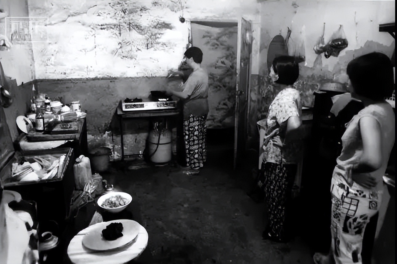 在高坝筒子楼，撞见一个暂停在八十年代的泸州